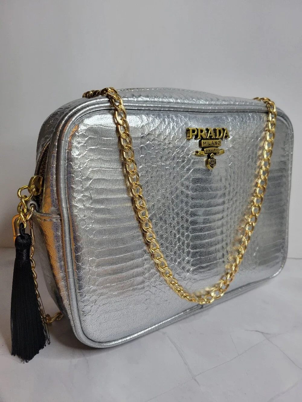 Chic Silver Snake Print Crossbody Bag
